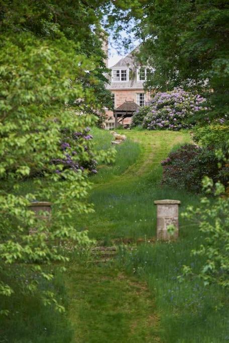 Idyllic 12 Bedroom Country Home Forres Exterior foto